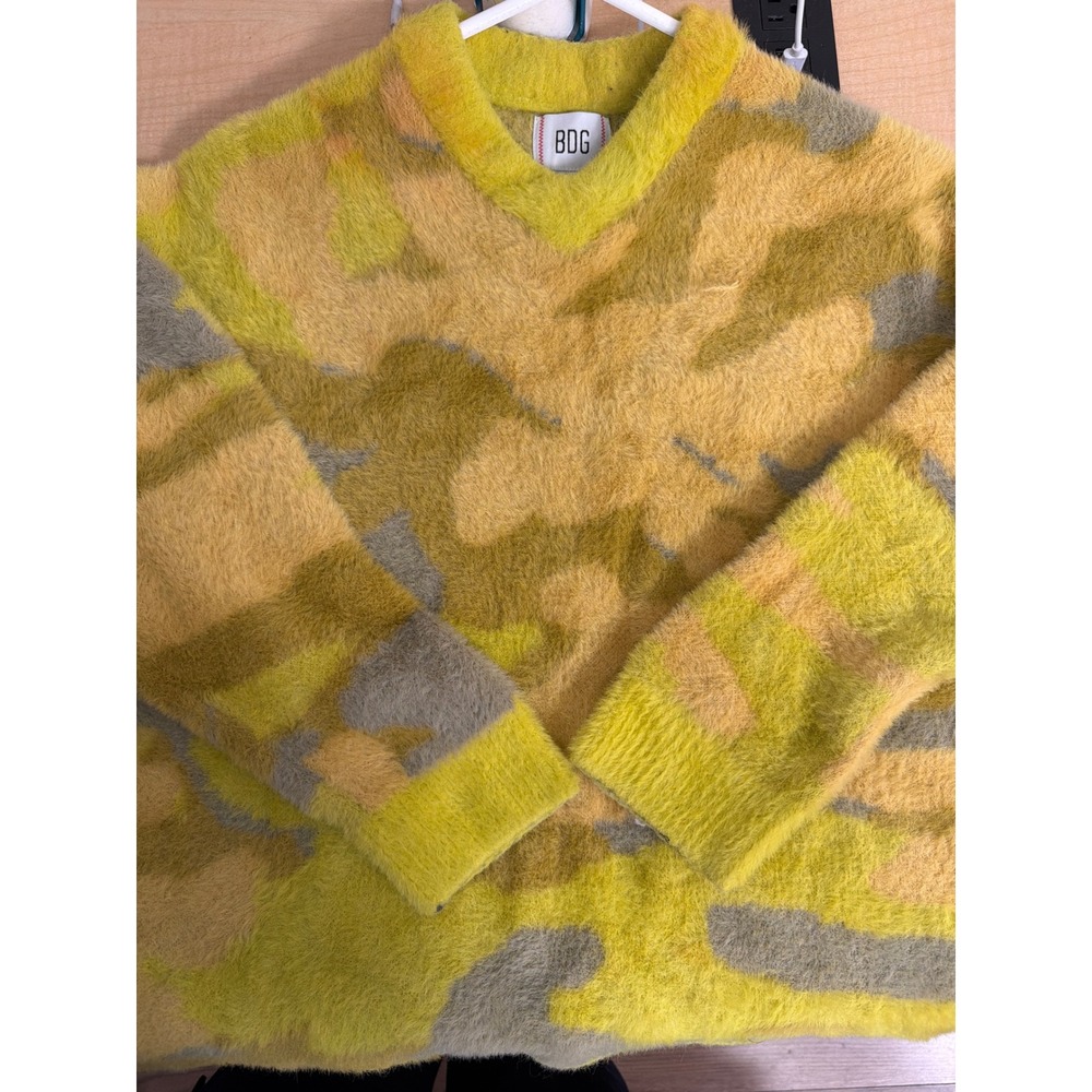 BDG Urban Outfitters Camo Fuzzy V-Neck Sweater Yellow Green Camouflage Small